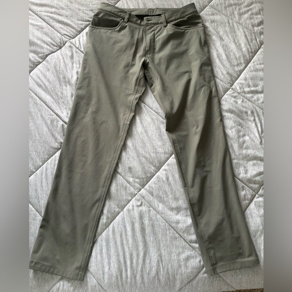 Men’s Slim Lululemon Pants (32x29)